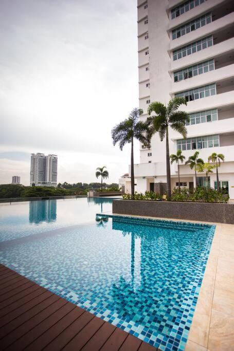New Skysuites Lovely 2 Bedroom 4-6Pax 新山 外观 照片