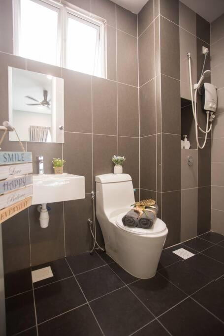 New Skysuites Lovely 2 Bedroom 4-6Pax 新山 外观 照片